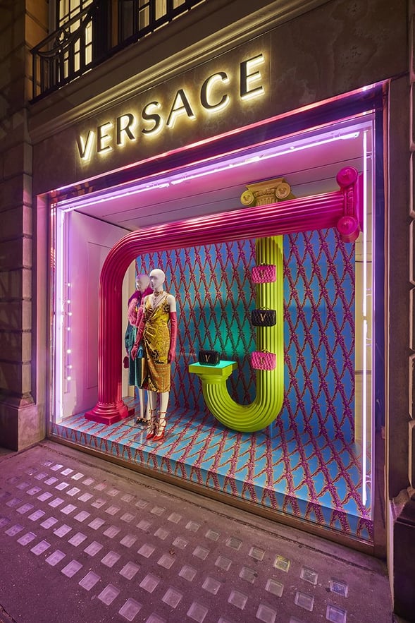 Visual merchandising vetrina versace