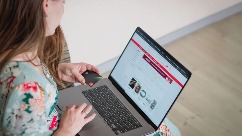 B2B commerce compared to B2C